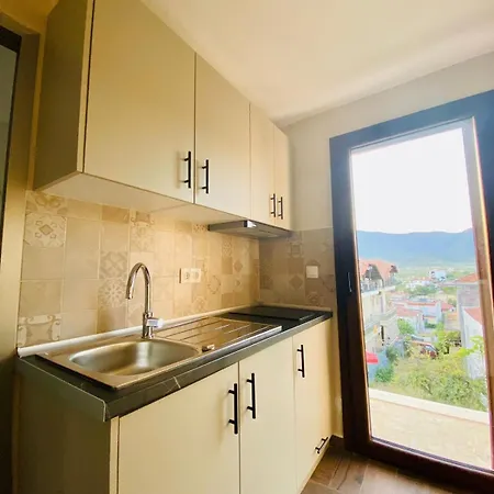 D House 2 *
