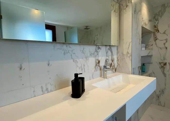 D House 2 Лименария